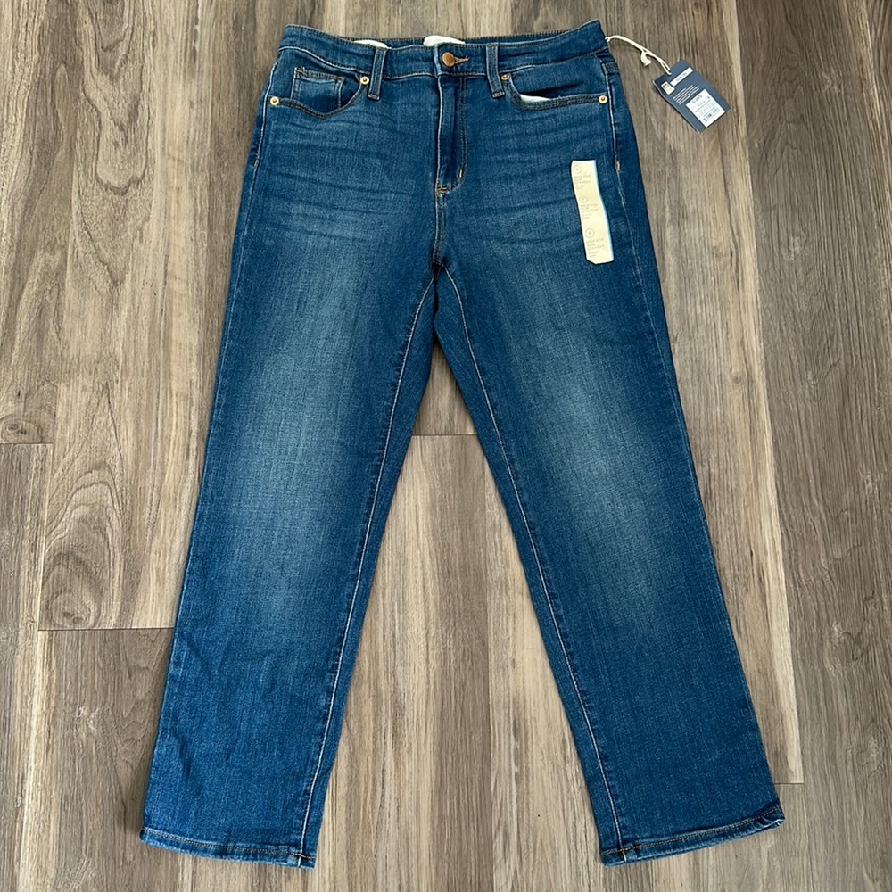Women’s high Rise Slim Straight jeans Universal Thread Size 6/28s medium wash